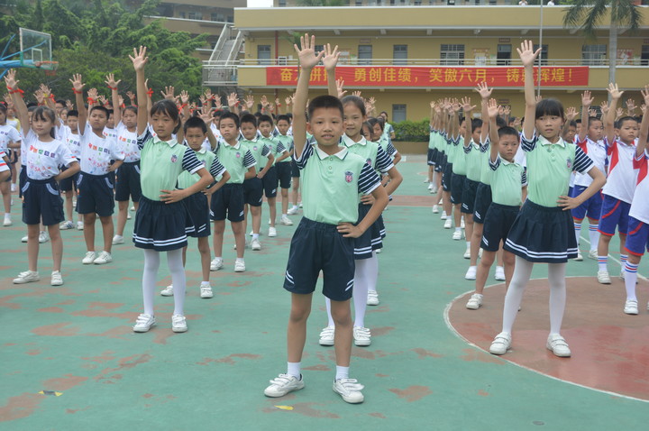 舞出激情 秀出自我——標尚學校首屆校園集體舞比賽