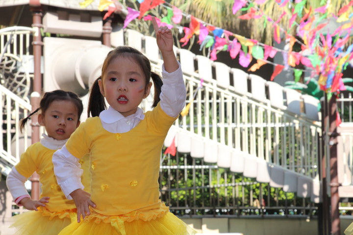 炫彩多世界，走向新時(shí)代”慶集團(tuán)20周年級(jí)組決賽暨頒獎(jiǎng)典禮